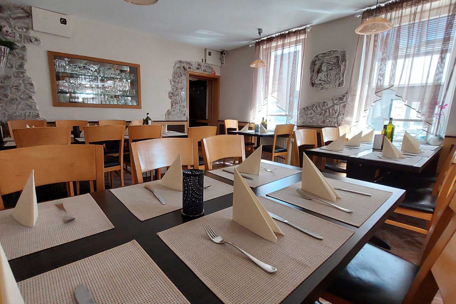 Griechisches-Restaurant-Grieche-Bornum-beste-souvlaki-gyros-lecker-grillplatte-Griechischer-Wein-gemuetlich