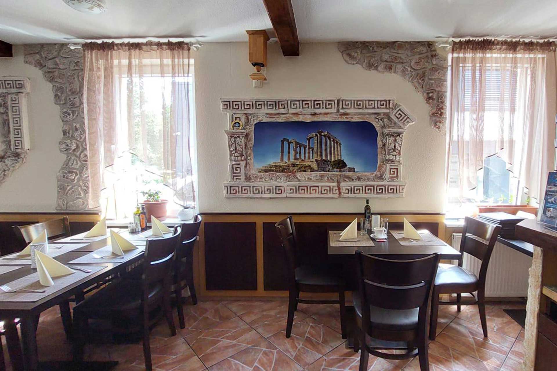 Griechisches-Restaurant-Grieche-Bornum-nostimo-souvlaki-gyros-lecker-fischplatte-Griechischer-Wein-gemuetlich